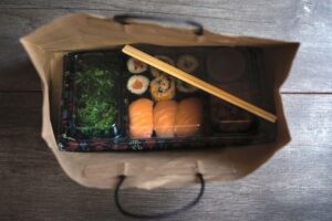 Sushi z dowozem w Krakowie – zestaw sushi z restauracji Sushi Friends