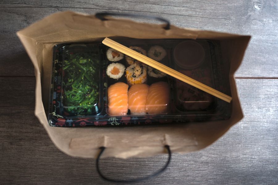 Sushi z dowozem w Krakowie – zestaw sushi z restauracji Sushi Friends